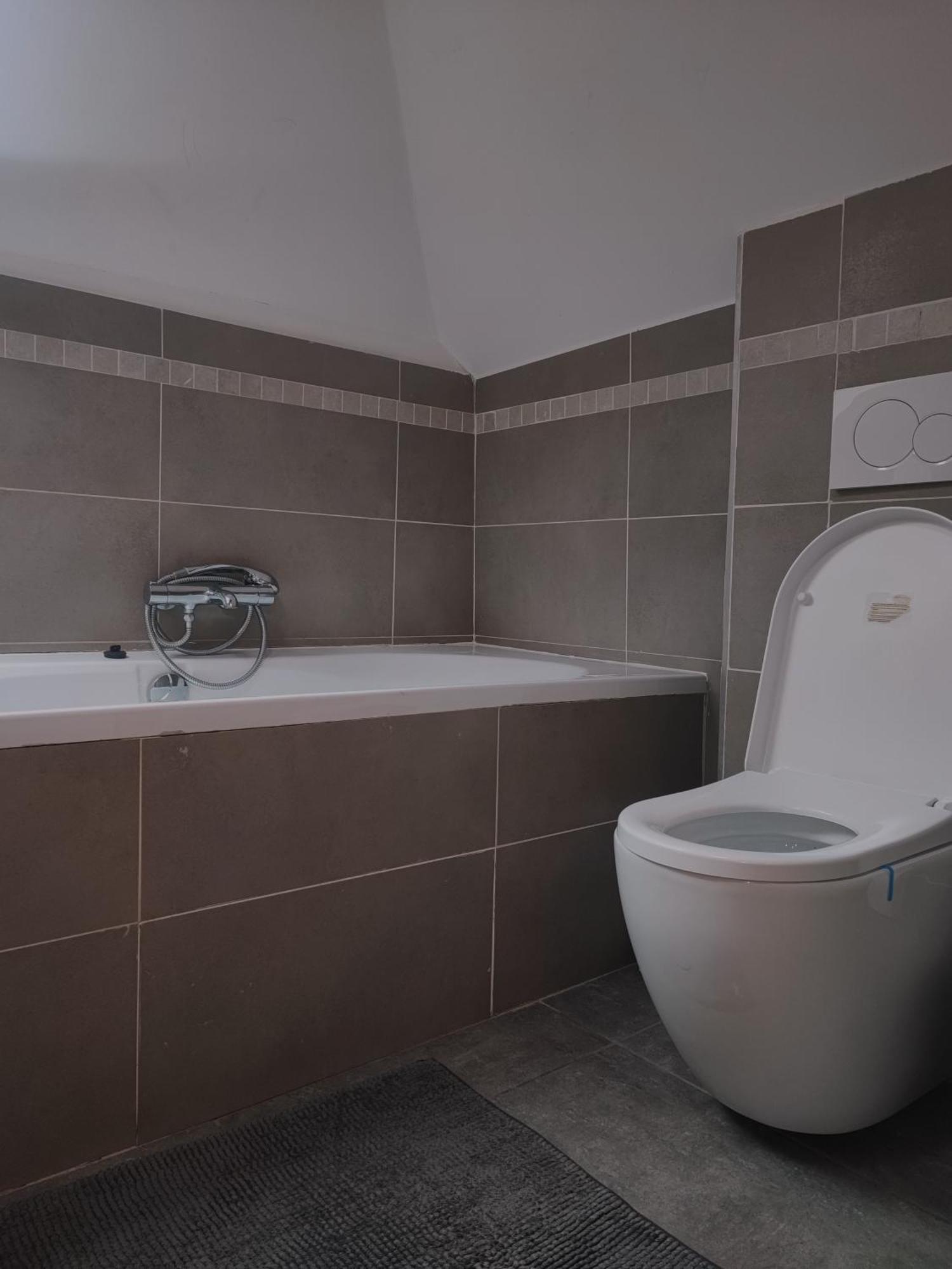 Maison 3 Chambres Proximite Aeroport Et Grand Axes Charleroi Bagian luar foto